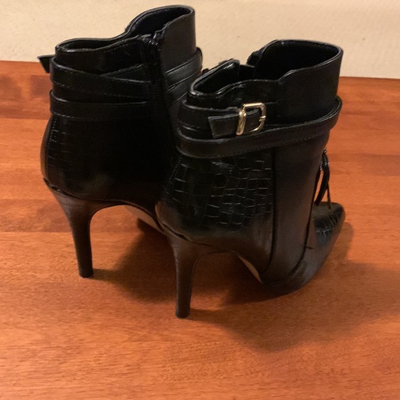 Black heeled booties, 4 inches, size 6 - Picture 6 of 6
